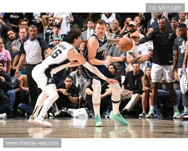 马刺客场挑战独行侠文班亚马领衔首发阵容全新组合登场